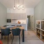 Huswell - Bright Apartment Near The Beach