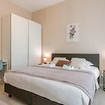 Huswell - Bright Apartment Near The Beach